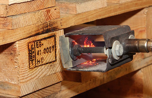fire-engraving-pallet-wedges